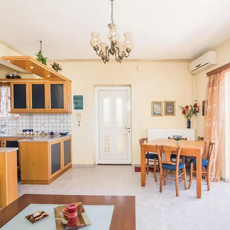 Leonidas House With Sea View بيت للعطل *